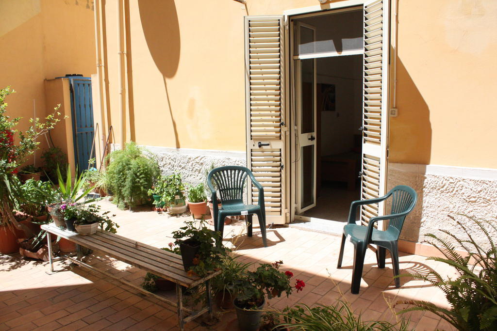 Davi Bed & Breakfast Cagliari Bagian luar foto