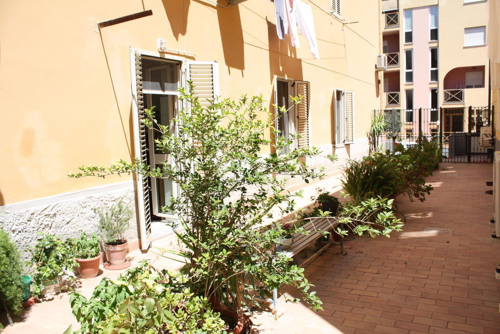 Davi Bed & Breakfast Cagliari Bagian luar foto